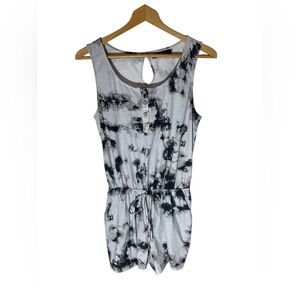 GG2- Leani Women’s Medium Gray Shorte Tie-Dye Romper